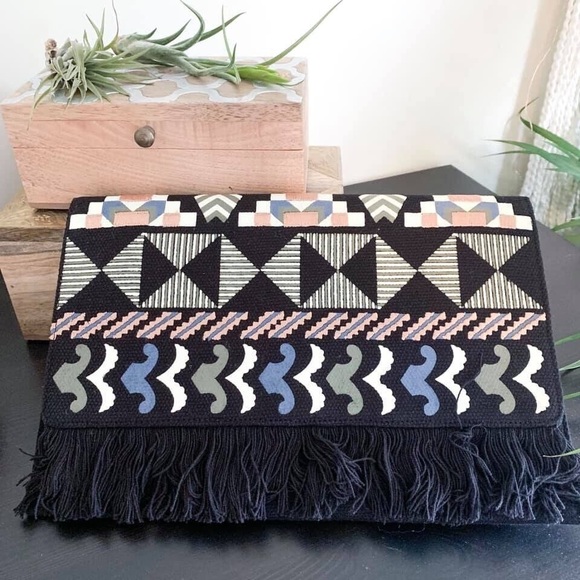 STELLA & DOT TAJ CLUTCH- BLACK/ MULTI EMBROIDERY BAG- NWT - Picture 1 of 6